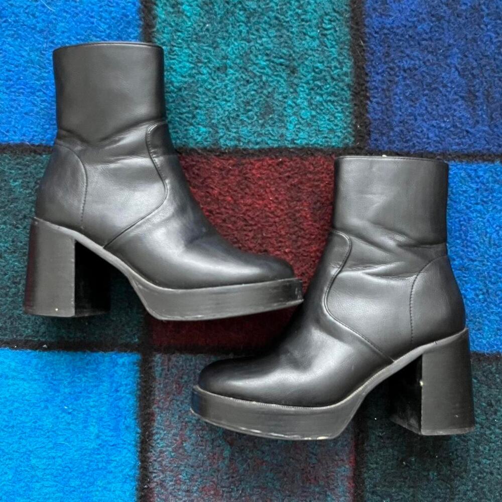 Vintage 90s/Y2K Black Chunky Heeled Boots